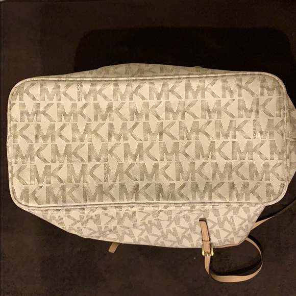 Michael Kors authentic tote - Picture 5 of 11